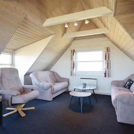 בית נופש Four-bedroom Holiday In בלבאנד