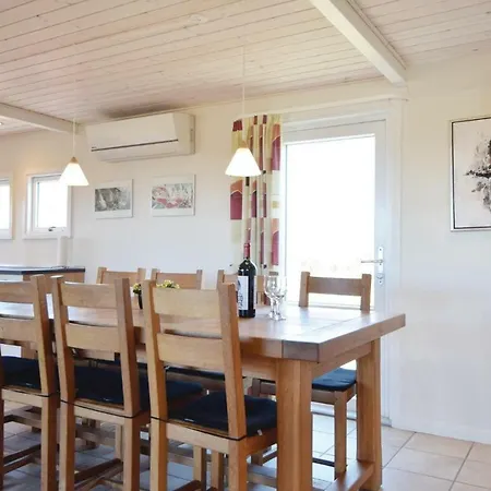 Four-bedroom Holiday In * בלבאנד