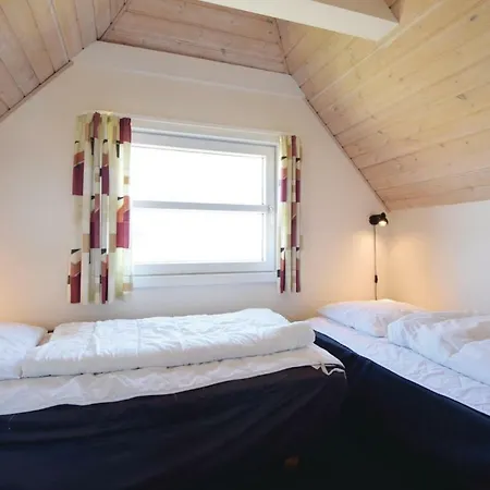 Four-bedroom Holiday In בית נופש