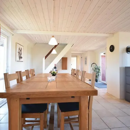 Four-bedroom Holiday In בית נופש בלבאנד