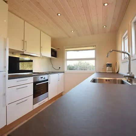 Four-bedroom Holiday In * בלבאנד