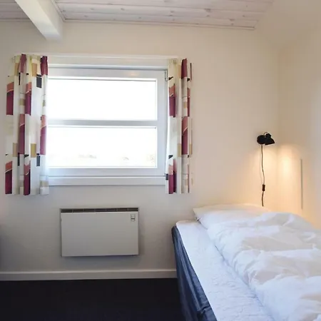 Four-bedroom Holiday In בית נופש