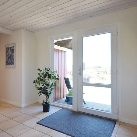 Four-bedroom Holiday In בלבאנד