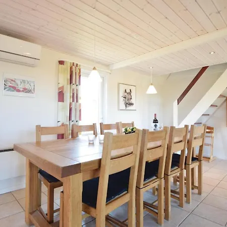 בית נופש Four-bedroom Holiday In *